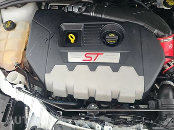 2016 Ford Focus ST Hatchback - miniatura 15