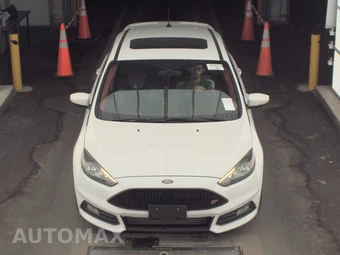 2016 Ford Focus ST Hatchback - miniatura 2
