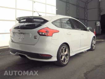 2016 Ford Focus ST Hatchback - miniatura 4