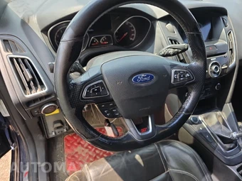 2016 Ford Focus ST Hatchback – miniatura 10