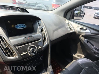 2016 Ford Focus ST Hatchback – miniatura 11