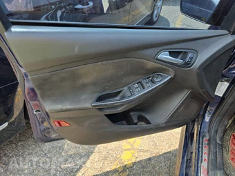 2016 Ford Focus ST Hatchback – miniatura 9