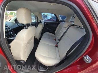 2016 Ford Focus Titanium Hatchback – miniatura 10