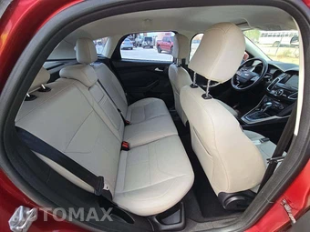 2016 Ford Focus Titanium Hatchback – miniatura 13