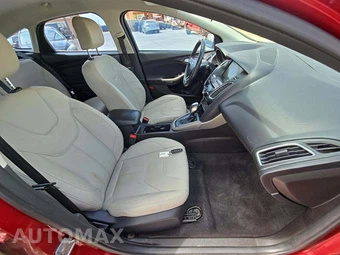 2016 Ford Focus Titanium Hatchback – miniatura 15
