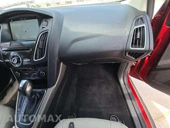 2016 Ford Focus Titanium Hatchback – miniatura 16