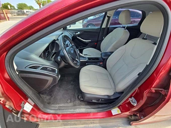 2016 Ford Focus Titanium Hatchback – miniatura 3