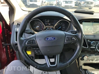 2016 Ford Focus Titanium Sedan - miniatura 10