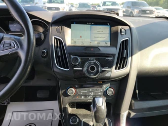 2016 Ford Focus Titanium Sedan - miniatura 11