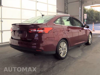 2016 Ford Focus Titanium Sedan - miniatura 4