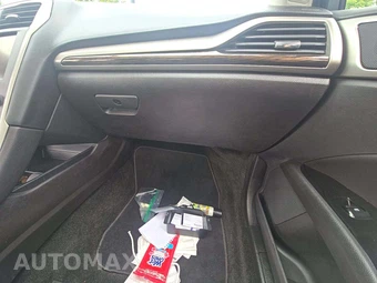 2016 Ford Fusion Energi SE – miniatura 16