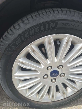 2016 Ford Fusion Energi SE – miniatura 25