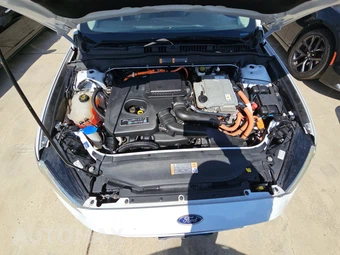 2016 Ford Fusion Energi SE – miniatura 15