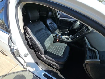 2016 Ford Fusion Energi SE – miniatura 8