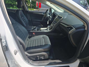 2016 Ford Fusion Energi SE – miniatura 18