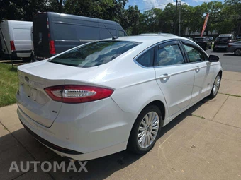 2016 Ford Fusion Energi SE – miniatura 3