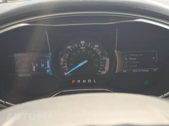 2016 Ford Fusion Energi SE – miniatura 9