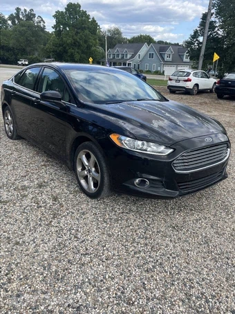 2016 Ford Fusion S - miniatura 4