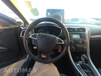 2016 Ford Fusion S – miniatura 11