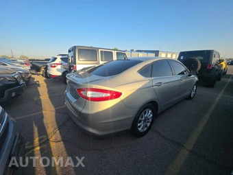 2016 Ford Fusion S – miniatura 4