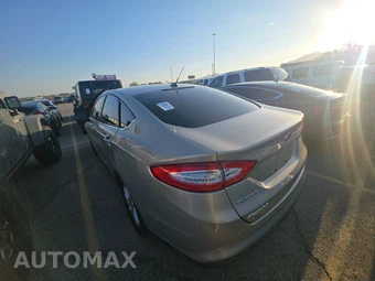 2016 Ford Fusion S – miniatura 6