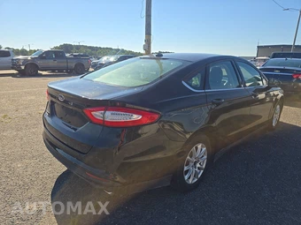 2016 Ford Fusion S – miniatura 4