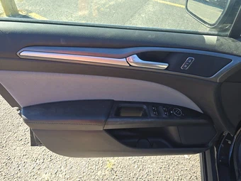 2016 Ford Fusion S – miniatura 9