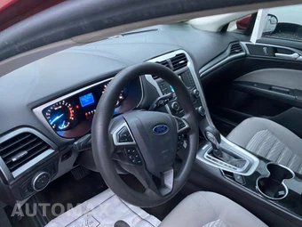 2016 Ford Fusion S – miniatura 9