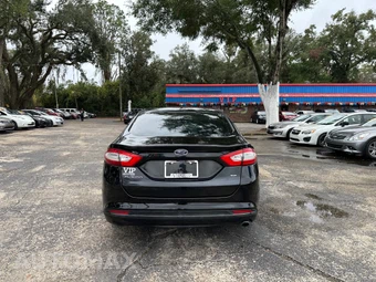 2016 Ford Fusion SE - miniatura 4