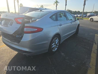 2016 Ford Fusion SE – miniatura 4
