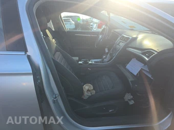 2016 Ford Fusion SE – miniatura 8