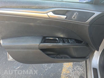 2016 Ford Fusion SE – miniatura 9