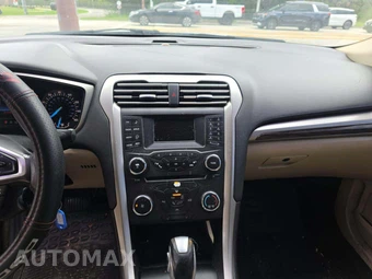 2016 Ford Fusion SE - miniatura 10
