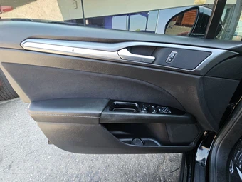 2016 Ford Fusion SE – miniatura 9