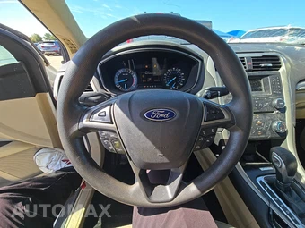 2016 Ford Fusion SE – miniatura 10