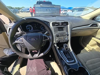 2016 Ford Fusion SE – miniatura 11