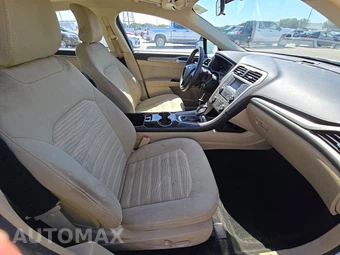2016 Ford Fusion SE – miniatura 8