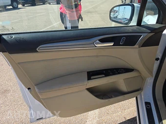 2016 Ford Fusion SE – miniatura 9