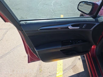 2016 Ford Fusion SE – miniatura 9