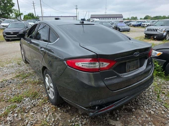 2016 Ford Fusion SE – miniatura 2