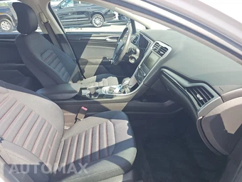 2016 Ford Fusion SE – miniatura 8