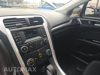 2016 Ford Fusion SE – miniatura 11