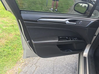 2016 Ford Fusion SE – miniatura 9