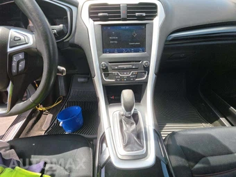 2016 Ford Fusion SE – miniatura 10