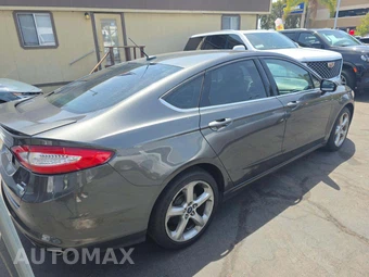 2016 Ford Fusion SE – miniatura 3