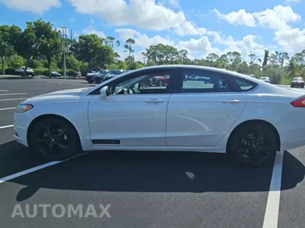 2016 Ford Fusion SE - miniatura 2