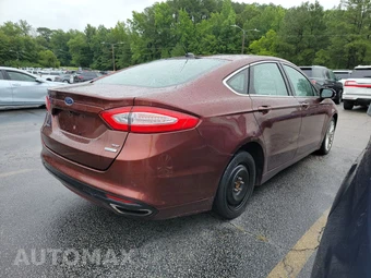 2016 Ford Fusion SE – miniatura 4