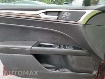 2016 Ford Fusion SE – miniatura 9