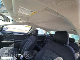 2016 Ford Fusion SE – miniatura 11