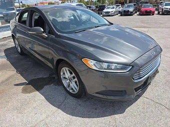 2016 Ford Fusion SE – miniatura 4